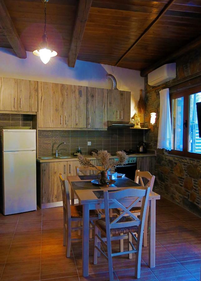 "Pefkopetro" Traditional House Keramotí 외부 사진